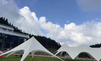 The Heart of Jiuling Mountain Resort Hotel