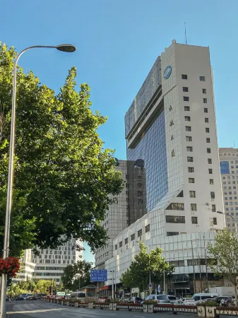 Royal Hotel Отели рядом с достопримечательностью «Dalian Forest Zoo»