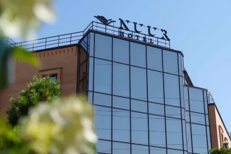 NUUR (НУУР) Отели рядом с достопримечательностью «улица Карла Маркса»