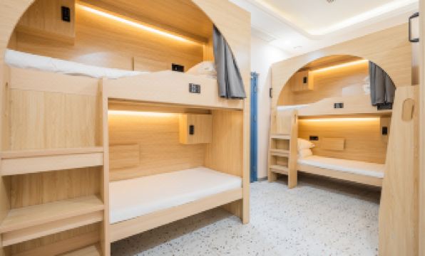 Manyouyou Hostel (Nanjing South Railway Station Shuanglong Avenue Subway Station)