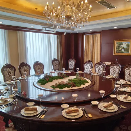 Golden Rich Hotel Отели рядом с достопримечательностью «Шанхай коммуникейшенс Политекник»