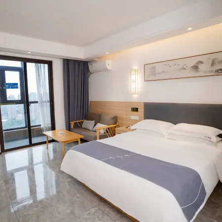 Shanhe Puyin Hotel (Xinyang East high speed railway station store)