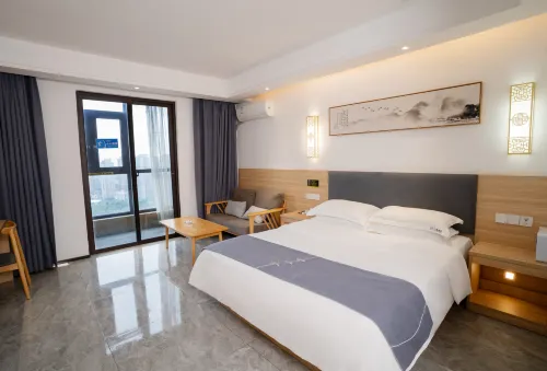 Shanhe Puyin Hotel (Xinyang East high speed railway station store)