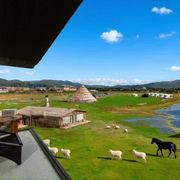 Shangri-La Ten Miles Snow Mountain Margheri Manor Hoteles cerca de Napahai Tourism Area Dala Scenic Spot