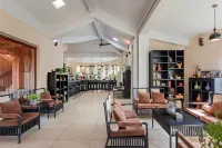 Dongfengyun Niuduoluo Music Castle Hotel - بار