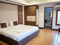 Chorlada Lanna Hotel Các khách sạn gần Cầu Mangrai