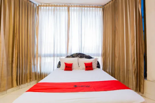 RedDoorz @ Sparkling Hotel near Stasiun Gubeng Surabaya