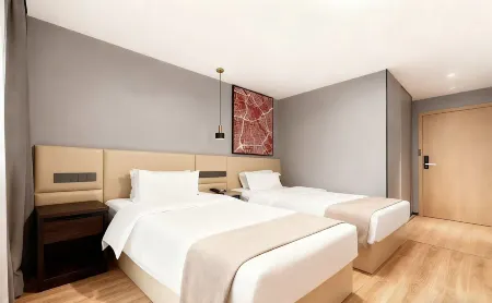 Local Hotels (Guangzhou Jiangnanxi Changgang Road Metro Station)