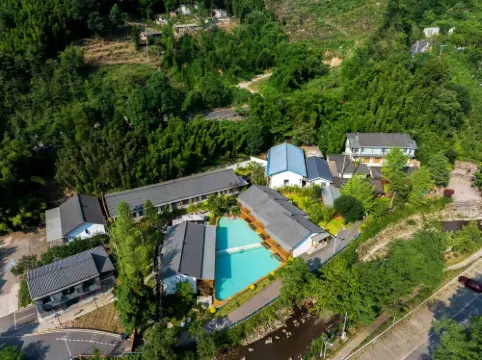 峨眉山荷葉溪谷·Luxe輕奢旅享私湯度假隱舍（熊貓飛拉達店）