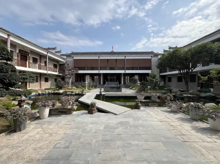 Guang Yun Cao Tang Отели рядом с достопримечательностью «Zhijiang Tianhou Temple»