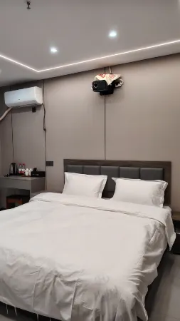 Fenghuang Nankan Homestay Отели в г. Бачжон