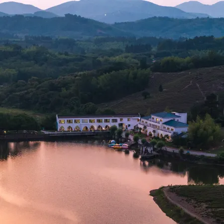 Zhi Lan Qiu Lakeside Homestay