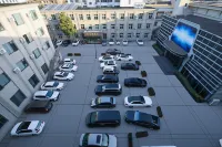 Kunlun Leju Hotel (Jiaozuo Fuyang Government Branch) - parking