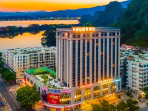 麗呈朗譽酒店（肇慶火車站七星巖景區店） 鄰近七星岩牌坊廣場音樂噴泉的酒店