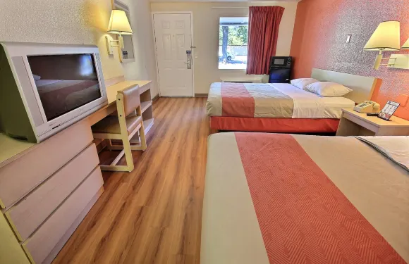 加利福尼亞薩克拉門託 - 南薩克拉門託及麋鹿林 6 號汽車旅館