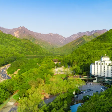 KensingtonHotel Seorak Отели рядом с достопримечательностью «Храм Синхынса»