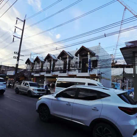 SUP Hometel Phuket Отели рядом с достопримечательностью «Ват Си Сунтхон»