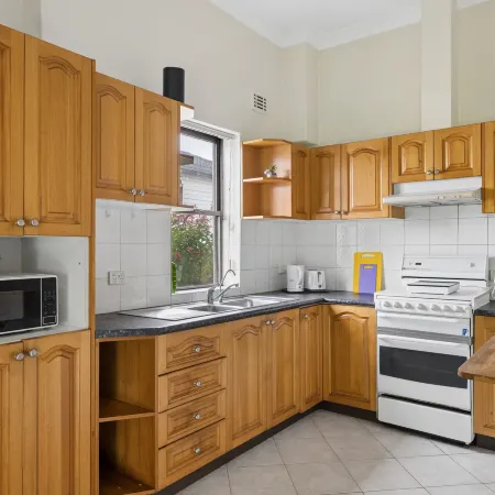 Private Room Near Bankstown Train Station & Restaurants