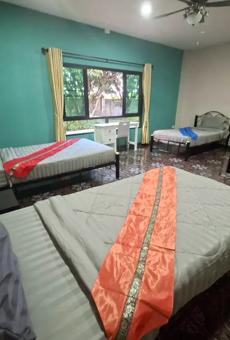 ห้องพัก พัดลม ห้องน้ำรวม แบบครอบครัว B1