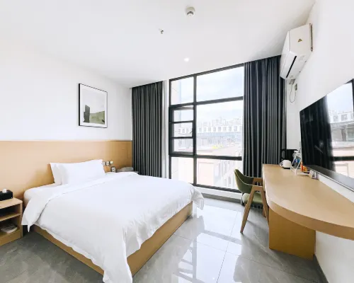 Hunchun 100 yuan hotel Hotels in Qichun