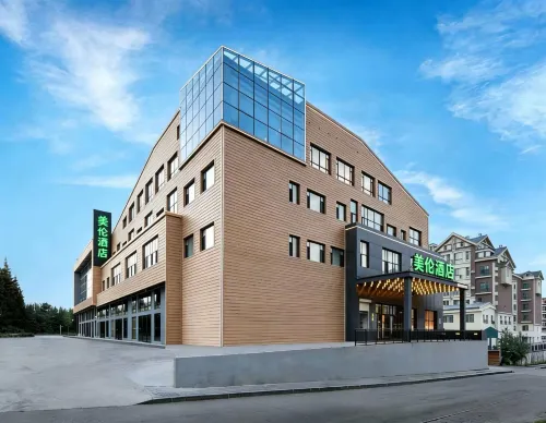 Meilun Hotel (Second Avenue Baihe Store, North Slope Distribution Center, Changbai Mountain)