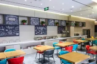 Jiuqu Lanye Hotel (Lanzhou West Passenger Station Sugar and Wine Market)
