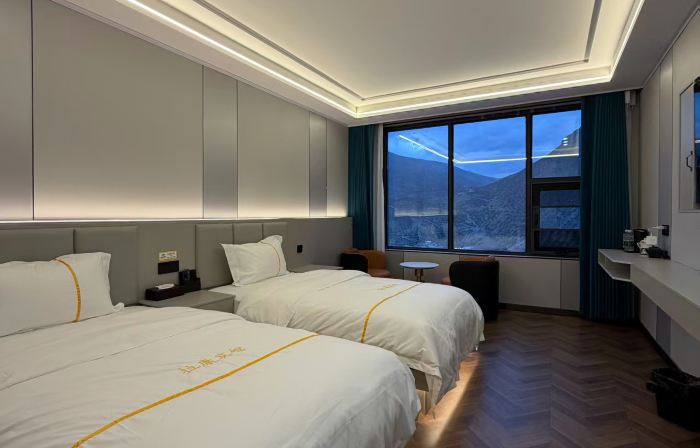 Lakang Hotel