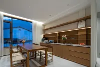 Floral Hotel·Luli · Cloud Retreat — Designer Stay by the Waterfall