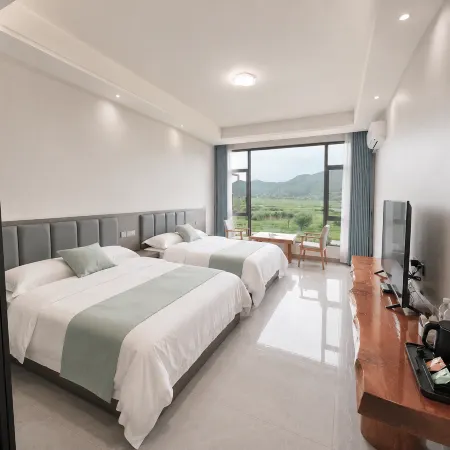Caohai Jingyuan Homestay (Lugu Lake Walking Marriage Bridge)