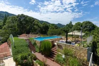 Qingcheng Huayu Hot Spring Mountain Residence - Rooftop Pools