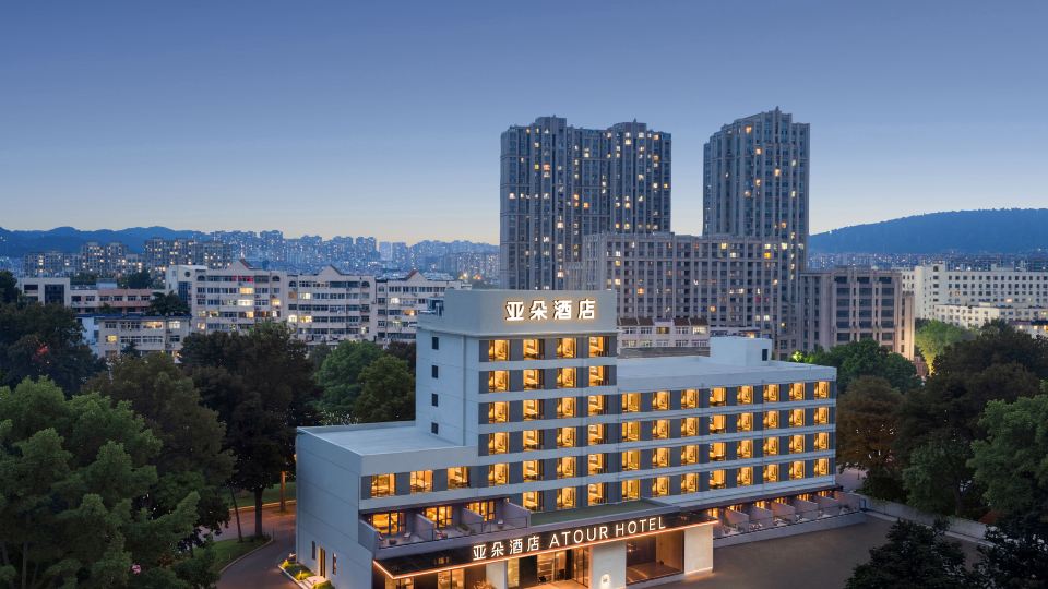 Qingdao North Station Ginza Hexie Plaza Atour Hotel