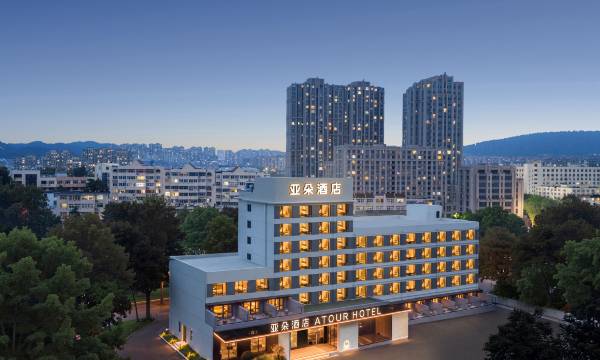 Qingdao North Station Ginza Hexie Plaza Atour Hotel