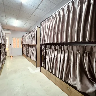 AULE HOSTEL Các khách sạn gần Trung tâm Thương mại Zen Plaza