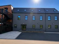 The Commercial Hotel - 4-Star