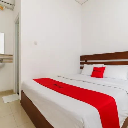 RedDoorz Syariah near Jembatan Siti Nurbaya Padang