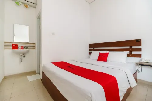 RedDoorz Near Jembatan Siti Nurbaya Padang - Pensions