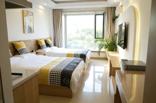 Red Roof Express Hotel (Xing'an National Forest Park) - parkir