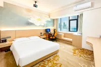 Yaxin E-Sports Hotel (Haikou Qilou Old Street Binhai Avenue) - parking