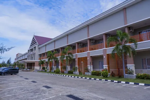 Sutan Raja Hotel Kolaka - 수영장