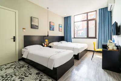 SanFeng Hotel(Dalian Lvshun Metro Station) Отели рядом с достопримечательностью «Foreign Language Teaching and Research Department of Dalian Medical University»