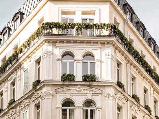 10 Best Hotels near Louis Vuitton Shop, Paris 2023