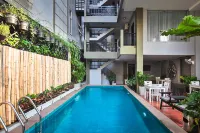 King Grand Boutique Hotel - Kolam Renang