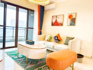 Beihai Yintan Fengshang Seaview Apartment (Country Garden 21 Degree Branch)