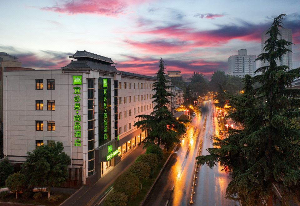 3. Ibis Sty..