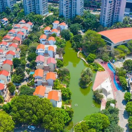 Beihai Her Small Courtyard Homestay (Qiaogang Fengqing Street International Passenger Port Branch)