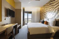 سن آند مون، ريفرسايد هوتل فنادق في بنوم بنه