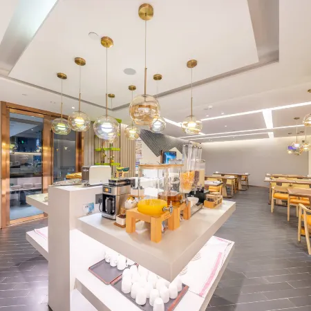 CHAMJOY Hotel (Quzhou High-Speed Railway Station Wanda Plaza)