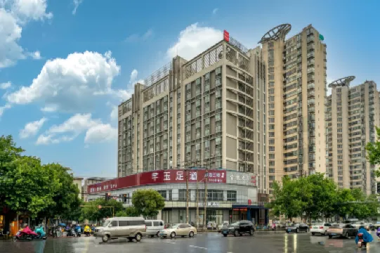 Yishang Hotel (Nanchang Bayi Square Wangfujing Branch) โรงแรมใน
