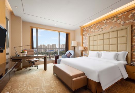 4. 크라운 플라자 ..