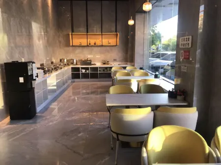 Zhongshan Langfeng Metro City Hotel (Light Rail Nanlang Station Branch) Отели рядом с достопримечательностью «Cuihengcun»